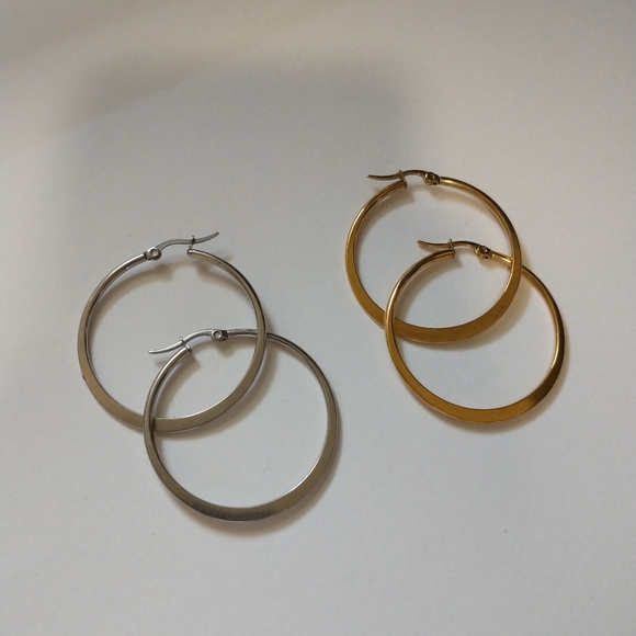🔥3/$24 Set of 2 pairs of hoop earrings - Picture 1 of 3